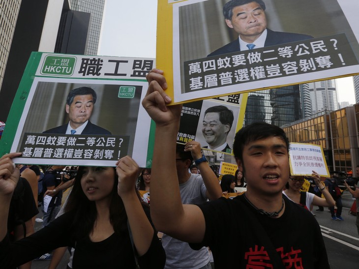 Hong Kong police arrest 8 protesters - ảnh 2